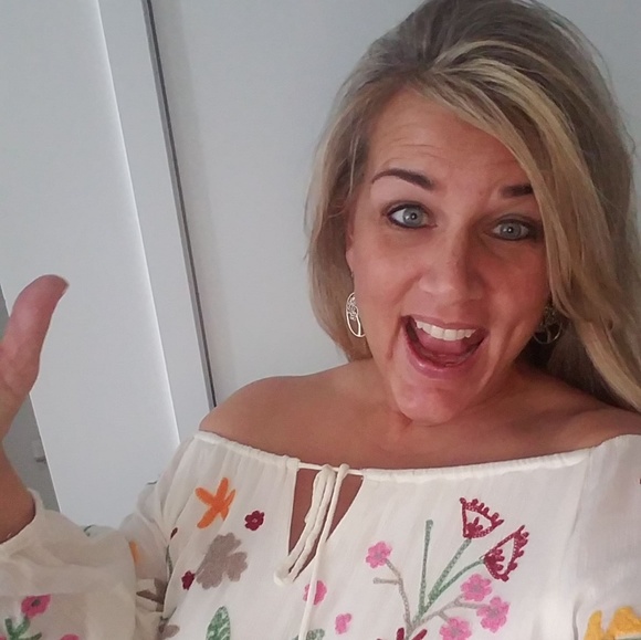 Meet your Posher, Kandi - Picture 3 of 3